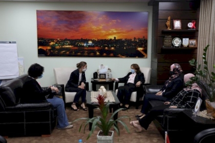 الكيلة تبحث مع الصليب الأحمر تفشي "كورونا" في سجون الاحتلال