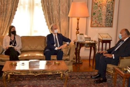 شكري يؤكد أهمية مكافحة الإرهاب في سوريا وخطورة نقل الإرهابيين منها إلى مناطق أخرى