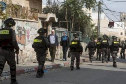 الاحتلال يغلق شارع النفق شمال غرب القدس