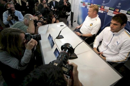 تلاسن بين كومان وخواكين قبيل لقاء برشلونة وبيتيس