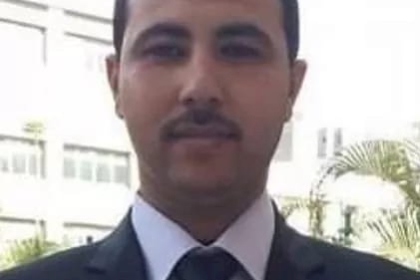 ياسر عرفات... كوفية وبدلة خضراء 