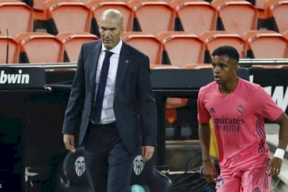 زيدان معلقا على الهزيمة "المؤلمة": ليس هناك مذنب واحد