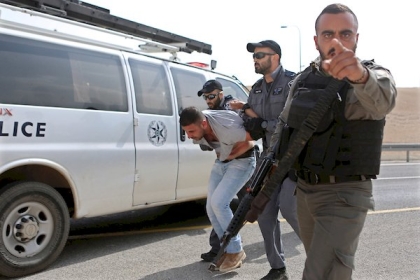 أسيران في "عصيون" يرويان تفاصيل الاعتداء عليهما أثناء الاعتقال