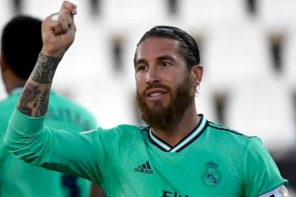 شيك مفتوح من باريس سان جرمان لإغراء راموس