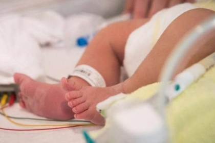 أبناء المصابات بفيروس كورونا.. هل ستتأثر صحتهم مستقبلا؟