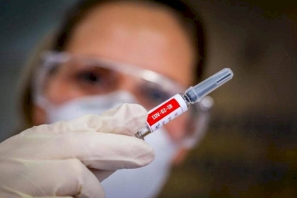 تحذير علمي.. مادة كيميائية في أجسامنا قد تعرقل لقاح كورونا