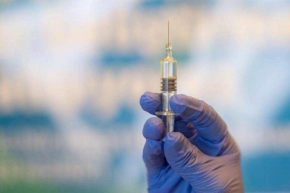 خبراء: نهاية جائحة كورونا رهن التوزيع المنصف للقاحات