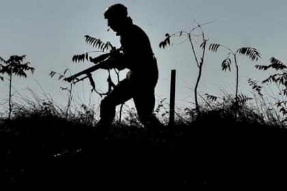 أخفى جثة أمه أعواما طمعا في معاشها.. ثم "فضحه لسانه"