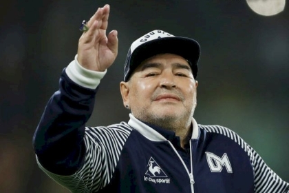 وفاة أسطورة كرة القدم الأرجنتيني دييغو مارادونا