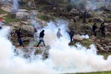 رام الله: إصابات بالاختناق بمواجهات في قرية النبي صالح