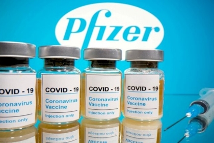 ردود أفعال وانتقادات واسعة للسلطة الفلسطينية بعد إعلانها تلقي مليوني لقاح لكورونا منتهية الصلاحية من اسرائيل