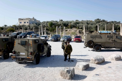 الاحتلال يسرق قطعا أثرية من سبسطية