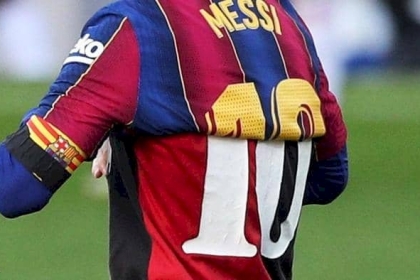 تغريم ميسي بسبب تحيته لمارادونا