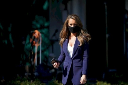 مديرة اتصالات البيت الأبيض أليسا فرح تعلن استقالتها من منصبها