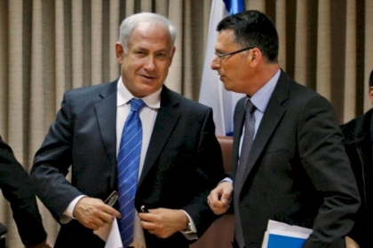 منافس نتنياهو يؤسس حزبًا جديدًا ويستقيل من الكنيست