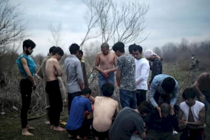 "الأورومتوسطي" يدين بشدة قانونا يونانيا ضد طالبي اللجوء