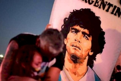 ماذا فعل مارادونا حين انكسر ريفر بليت؟