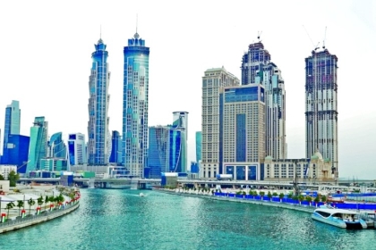 الإمارات:  تمديد التأشيرات لكافة السياح لمدة شهر إضافي