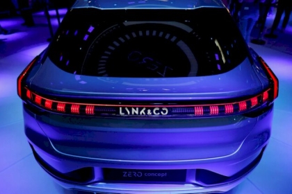 الصين تصدر أكبر دفعة من سيارات "هونغتشي" إلى السعودية