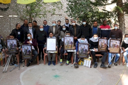 بالصور: اللجنة الاجتماعية بمحافظة رفح تكرم عدداً من الجرحى في ذكرى الانطلاقة