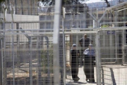 حركة فتح بساحة غزة تستنكر اعتداءات الاحتلال المتواصلة بحق الأسرى وذويهم