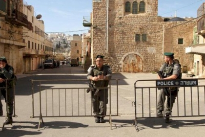 مستوطنون يدنسون الحرم الإبراهيمي ويقيمون حفلا غنائيا داخله