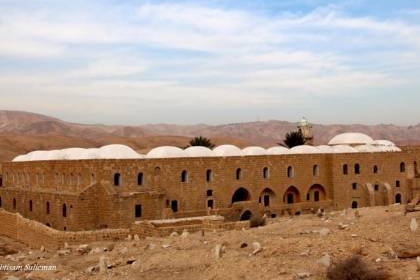 الاحتلال يغلق مداخل مقام النبي موسى ويمنع الوصول إليه