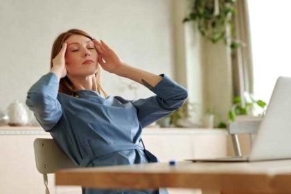 الصداع بعد تناول الطعام.. تعرف على الأسباب والعلاج