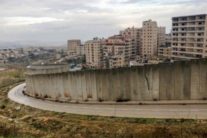 ضابط إسرائيلي: المستوطنات تستنزفنا وتعيدنا لهذه النقطة