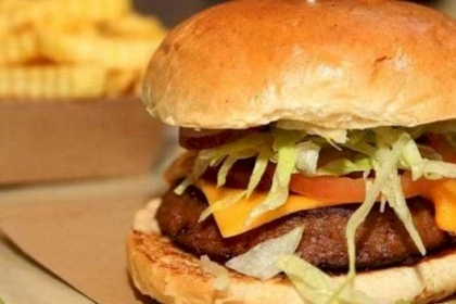 ماذا يحصل لجسمك عندما تأكل وجبة سريعة يوميا؟