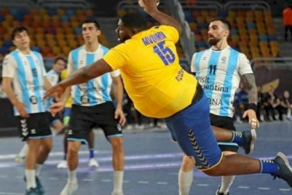 لاعب كونغولي.. حديث الساعة في مونديال كرة اليد بمصر