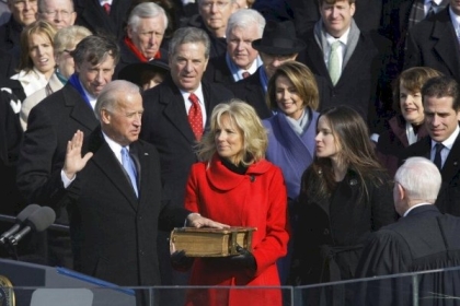 جو بايدن يؤدي اليمين الدستورية رئيساً للولايات المتحدة