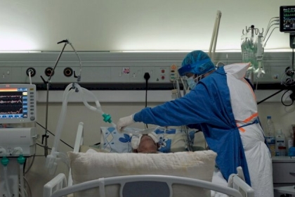 لبنان: أسرة المستشفيات مشغولة بشكل شبه كامل جراء تفشي كورونا