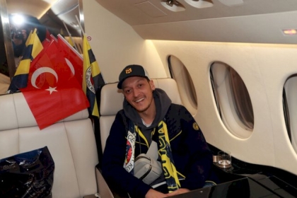 أوزيل يوجه رسالة مؤثرة لـ جماهير أرسنال بعد رحيله إلى الدوري التركي