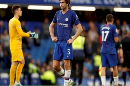 برشلونة ينتظر صفقة من نادي تشيلسي لتدعيم خط الدفاع