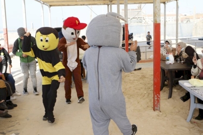 لجنة المرأة العاملة بمجلس العمال بمحافظة غزة تنفذ يوم ترفيهي على شاطئ بحر غزة لأعضاء اللجنة