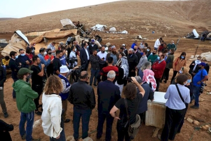 سلطات الاحتلال تهدد المواطنين في خربة حمصة الفوقا بالاعتقال في حال عدم اخلائها