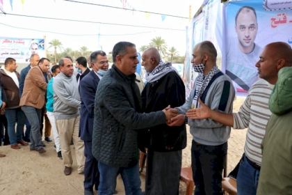حركة فتح بمحافظة خان يونس تزور الأسير المحرر محمد النجار