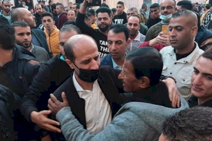 بالصور: مخيم البريج يستقبل القيادي بتيار الإصلاح الديمقراطي عبد الحكيم عوض