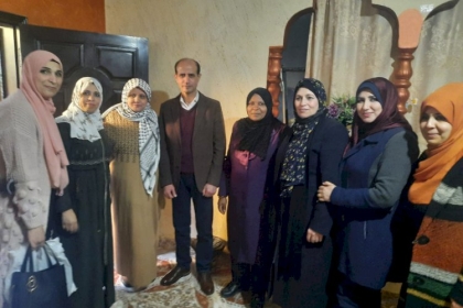 مجلس المرأة بساحة غزة يزور القيادي عبد الحكيم عوض لتهنئته بالعودة إلى أرض الوطن