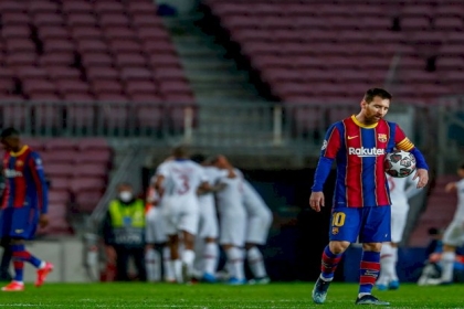 باريس سان جيرمان يسحق برشلونة برباعية ومحمد صلاح يجتاز لايبزيغ الألماني