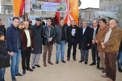 بالصور- وفد من قيادة حركة فتح بساحة غزة يزور الأسير المحرر محمد أبو جزر لتهنئته بالافراج عنه
