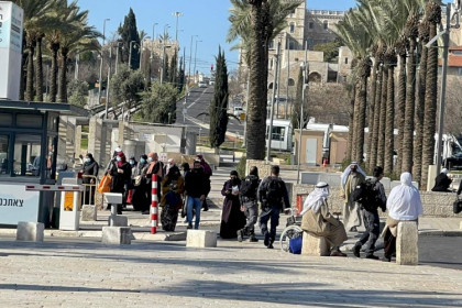الخارجية:  منع الأذان بالحرم الإبراهيمي وعرقلة وصول المصلين للأقصى دعوة لحرب دينية