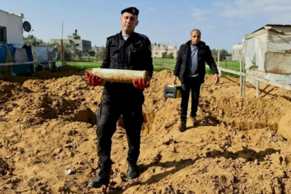 الشرطة بغزة تعثر على قذيفة فسفورية من مخلفات حرب 2008 بخانيونس