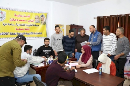 الشبيبة الفتحاوية بمحافظة غزة تستكمل حملة تقديم  منحة استمارة الثانوية العامة