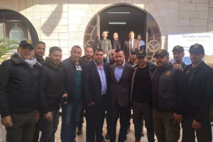 بالصور.. بعد غياب دام لأكثر من 14 عاماً.. حشود فتحاوية تستقبل القيادي غسان جادالله بمدينة غزة
