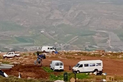 مواطنون يُزيلون خط مياه واصل لبؤرة استيطانية شرق نابلس