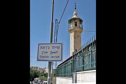 مستوطنون يعتدون على مواطن في القدس