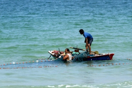 الشرطة البحرية تقرر السماح بالعودة لممارسة العمل داخل بحر غزة