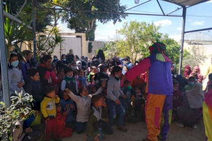 لجنة المرأة بمحافظة رفح تنفذ يوما ترفيها للاطفال وتقدم كسوة لطلاب المدارس